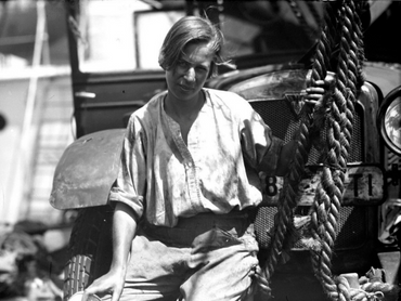 Una mujer fue la primera persona en dar la vuelta al mundo en coche