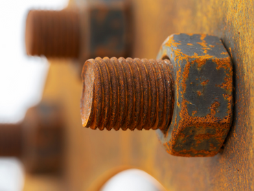 tuerca y tornillo oxidados