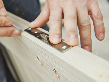 colocar placa de cerradura